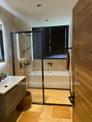Modern & Spacious 4-Bedroom Villa for Rent - Flic-en-Flac, West