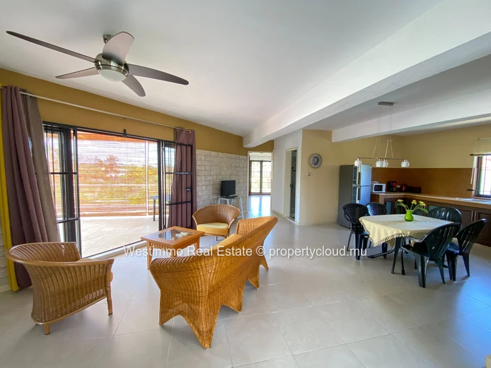 Appartement meublé de 3 chambres avec terrasse à louer à Grand Gaube, île Maurice