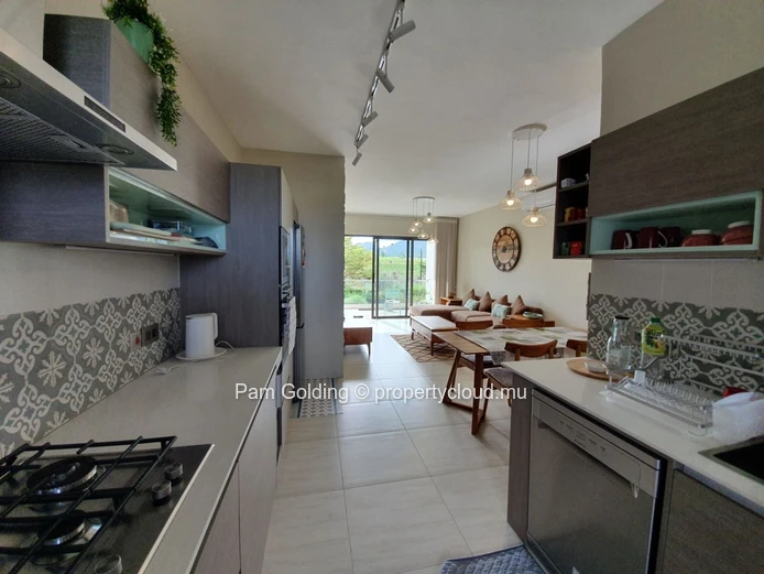 New apartment in a new complex in Flic en Flac