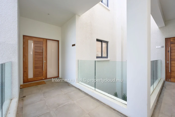 Appartement R+2 Pointe aux Canonniers — 131m², 3 chambres, piscine, meublé & équipé | Prix : 580 000 €