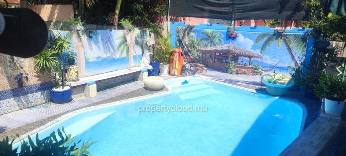 Albion – For sale, 4-bedroom family villa with pool, close to the beach