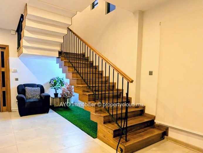 Newly built 4 bedroom house with pool in Pereybere