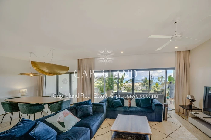 Exceptional penthouse with sea view in secure residence