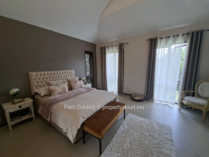 Villa de caractère à vendre – Les Lauriers, Calodyne