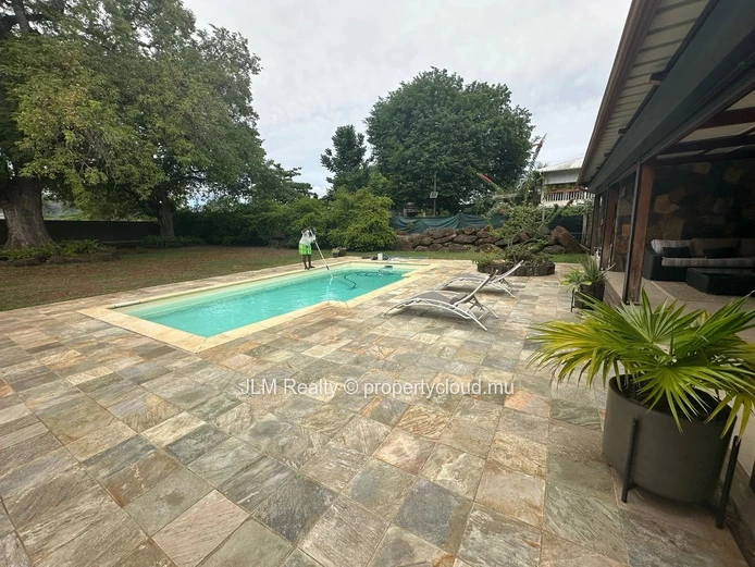 Villa à louer à Rivière Noire – Île Maurice | Résidence sécurisée avec accès mer