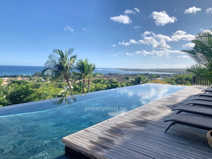 Tamarin for sale and accessible to foreigners, luxury 3 bedroom apartment with a small private swimming pool, garage ...