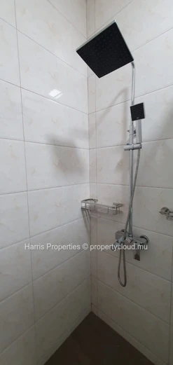 Appartement haut de gamme au rez-de-chaussée à louer à Pereybère