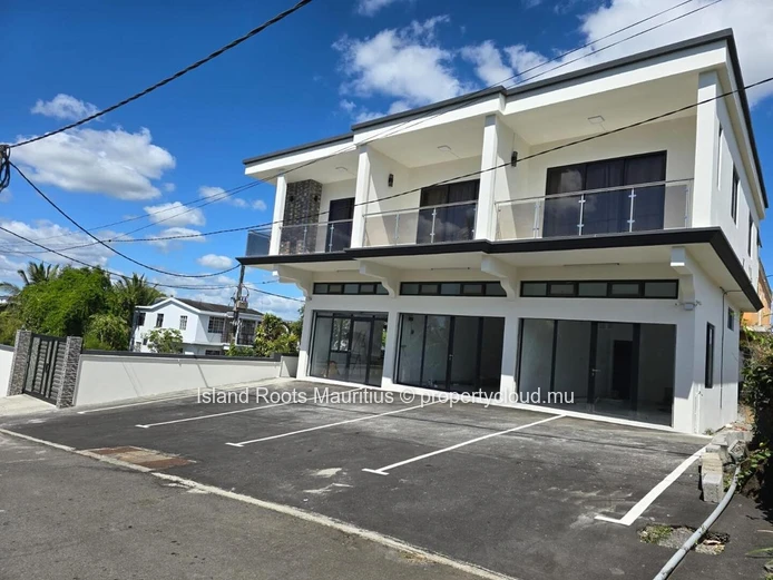 3 Newly Built Commercial Units in Goodlands, not far from Super U!