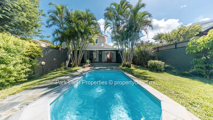 Charmante duplex de style cottage avec piscine privée et vue sur les montagnes