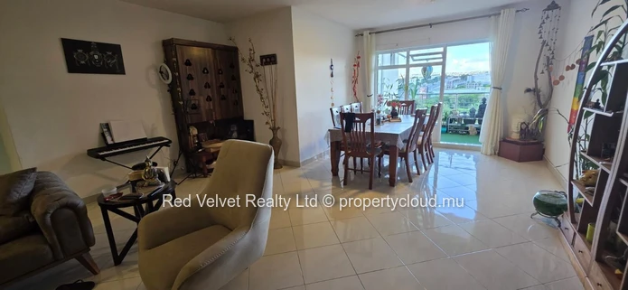 Appartement de 3 chambres à vendre - Sodnac, Quatre Bornes | 176 m² | 3 places de parking