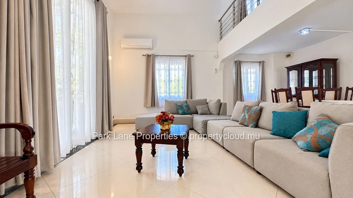 Villa lumineuse de 3 chambres avec jardin et garage à Ébène