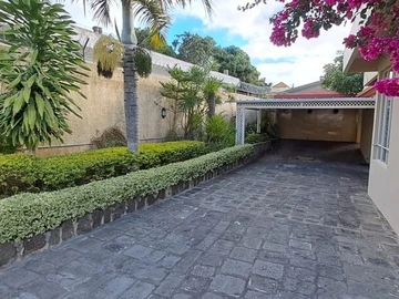 6 Bedroom House