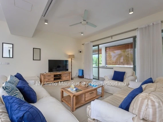 3-Bedroom Apartment with En-Suite Bathrooms, 1 Minute from the Beach