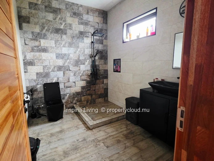 Modern 4-Bedroom House with Garage, Balcony & Open Kitchen