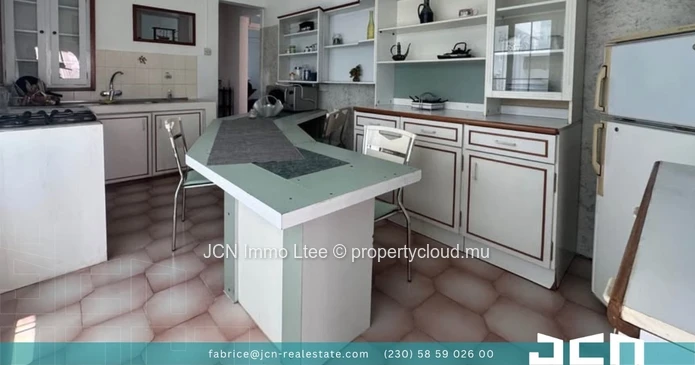 ?? For Sale in Sodnac – Spacious Home Full of Potential! ??