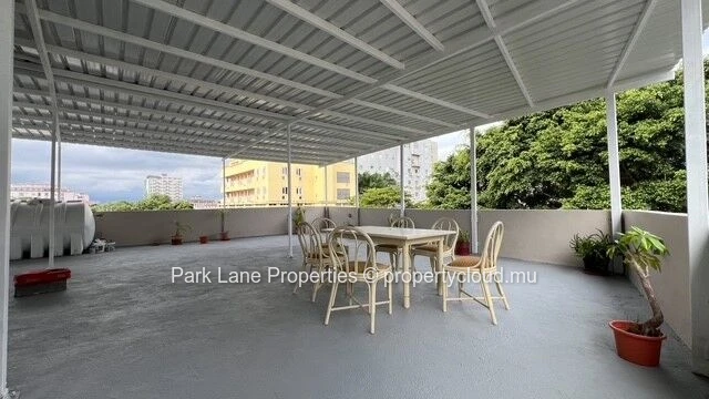 High exposure commercial building in the heart of Quatre Bornes – Exceptional visibility 