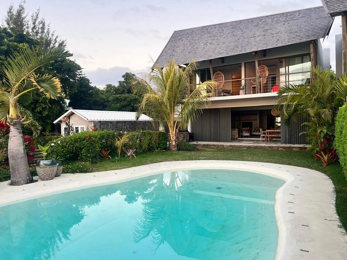 Butte à l'herbe - Belle villa de 3 chambres avec piscine, pieds dans l'eau (Mandat exclusif)