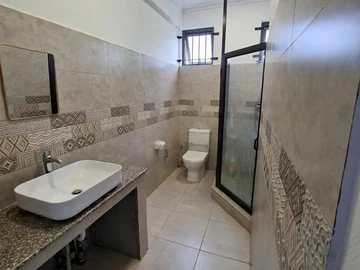 5 Bedroom Villa