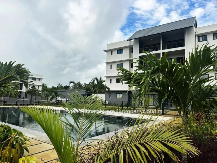 3-Bedroom Apartment with Terrace and Mountain Views