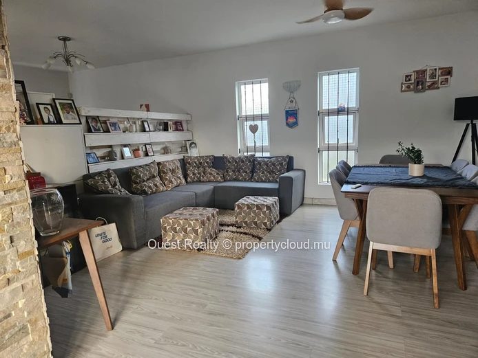 Villa 3 Chambres avec Piscine Privée & Jardin – Albion