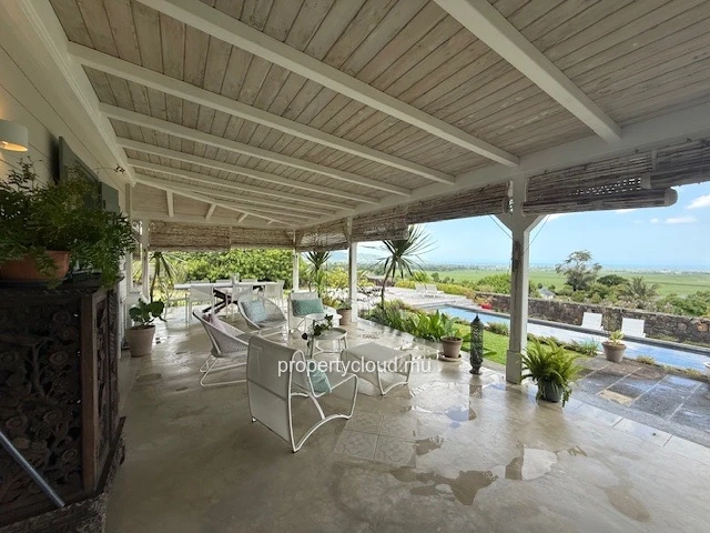 A vendre magnifique villa de 3 chambres à Mont Piton 1.