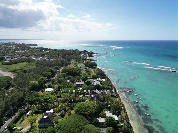 706m² of residential land – 5 Minutes walk to the beach