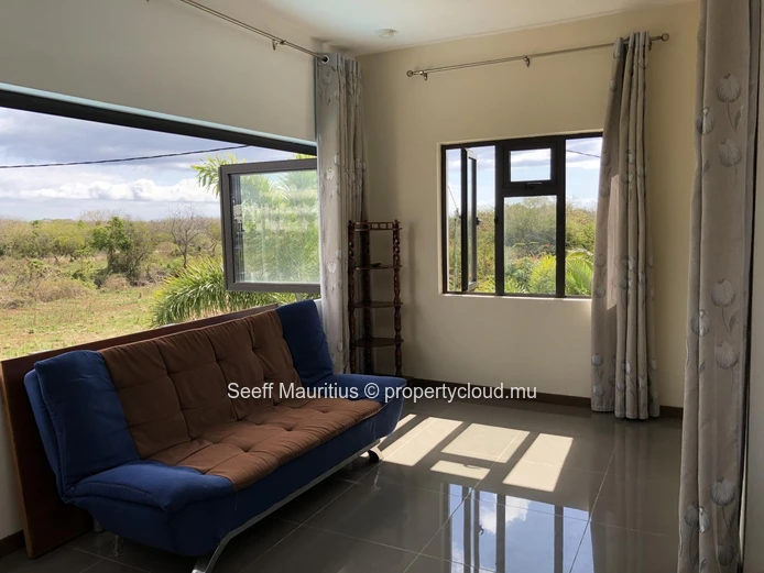 Modern 4-Bedroom Villa with Coin de Mire Views – Pereybere