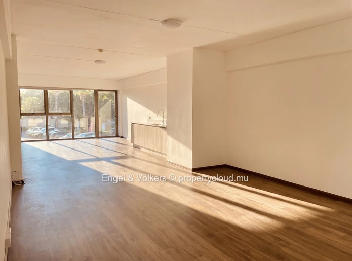 Open-Plan Office with Balcony Access for Rent