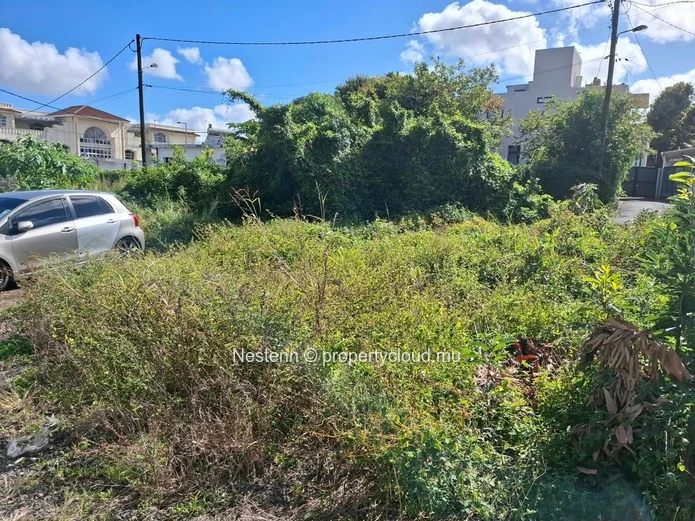Terrain à vendre à Solférino, 270 m², idéal pour votre future maison.