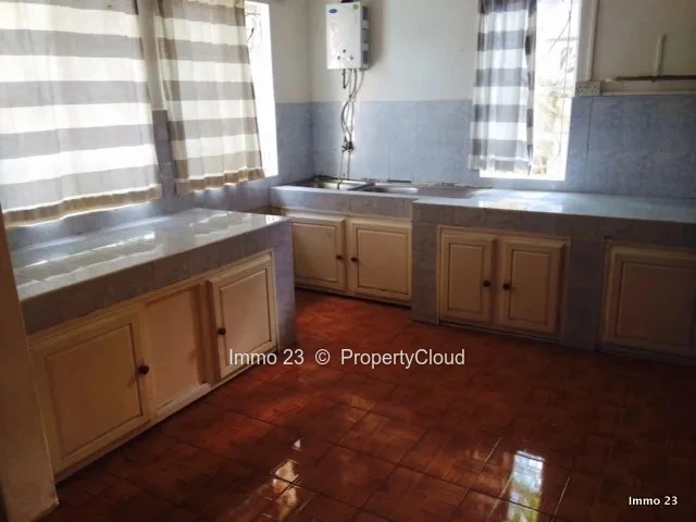 Maison / Villa - 4 chambres - Quatre Bornes - Ref. MA90192VE