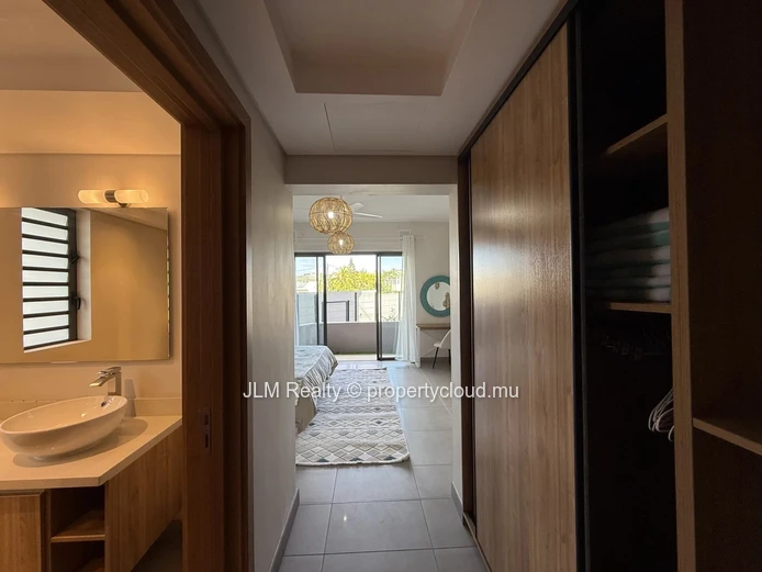 À vendre : Appartement contemporain au 1er étage de 3 chambres à Trou aux Biches, Île Maurice