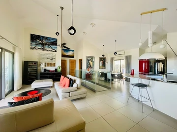 5 Bedroom Villa