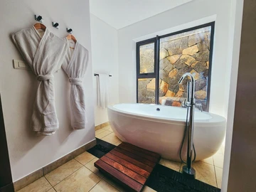 5 Bedroom Villa