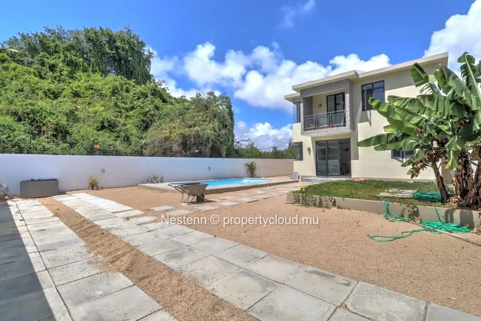 Modern duplex villa with 3 bedrooms close to amenities