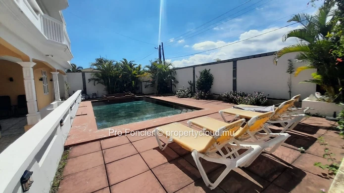 Bloc of apartments for sale in Flic-En-Flac - Exceptional Opportunity Not to Be Missed! 
