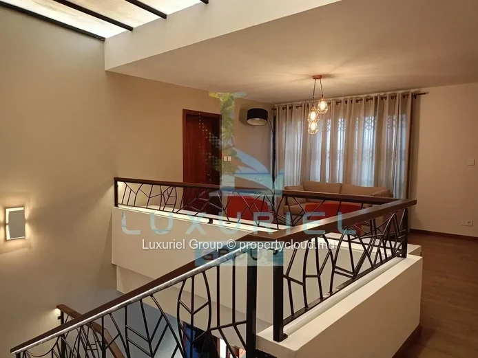 Exclusive 6-Bedroom Luxury Villa with Infinity Pool in Mont Choisy