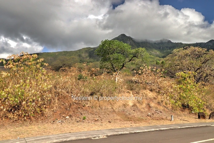 Beautiful residential plot of 2157 m2 offering sea 