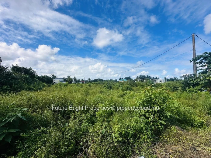 À Vendre : Grand Terrain Résidentiel de 1121 m² | Quartier Calme | Emplacement Idéal