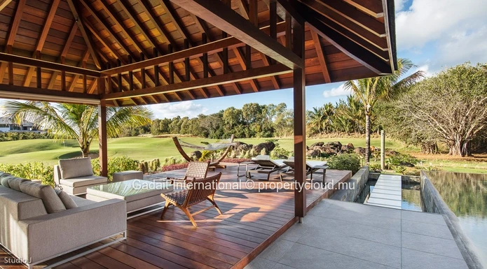 Élégance architecturale et nature préservée : une villa d'exception à Anahita Beau Champ