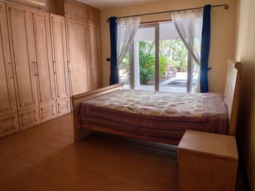 5 Bedroom Villa