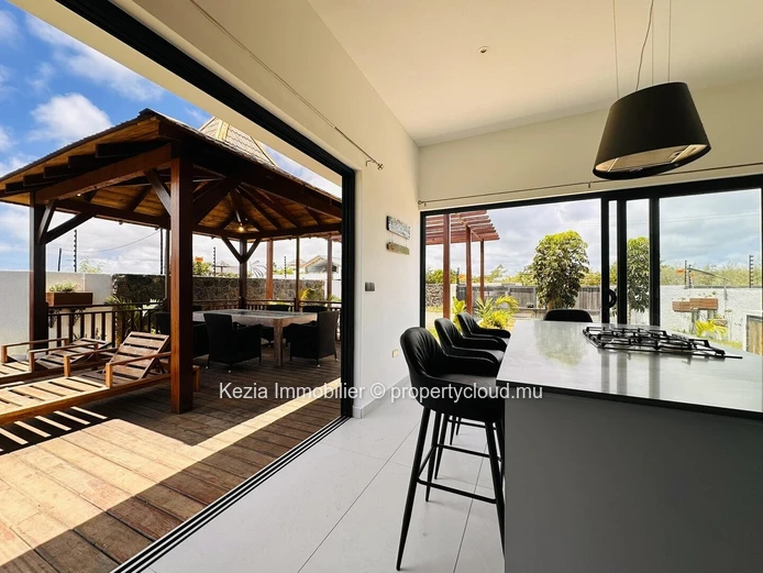 Contemporary Villa With Balinese Charm