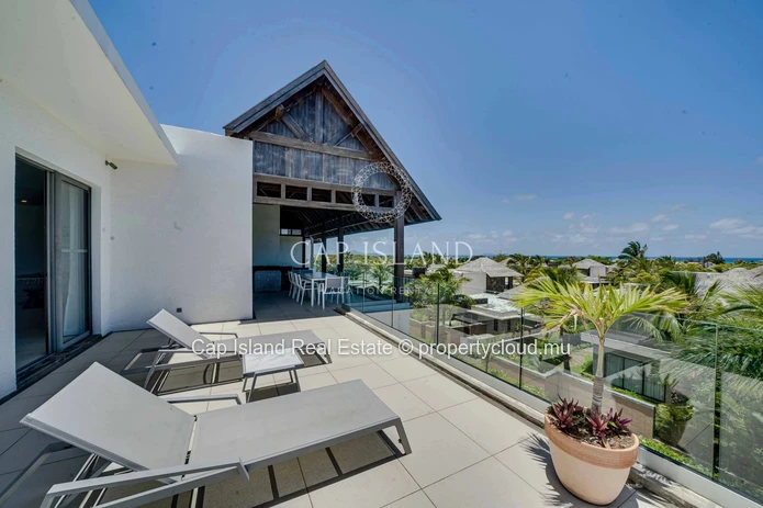4 Bedroom Penthouse with Panoramic Sea View