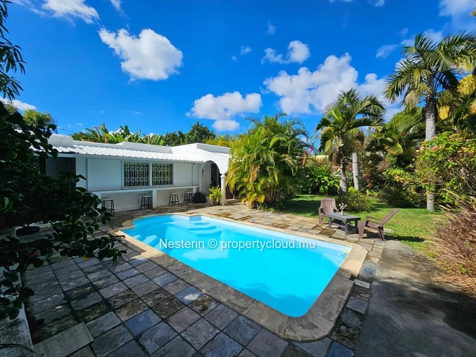 Charmante villa de 3 chambres avec piscine privée à seulement 500 m de la plage 