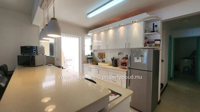 Duplex pieds dans l'eau à louer entièrement meublé à Belle Mare – 3 chambres avec piscine commune