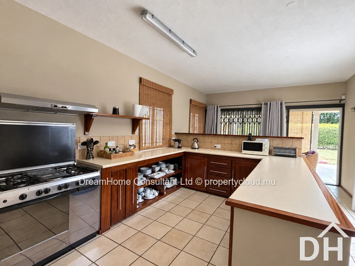 Maison meublée de 3 chambres avec bureau à louer à Tamarin