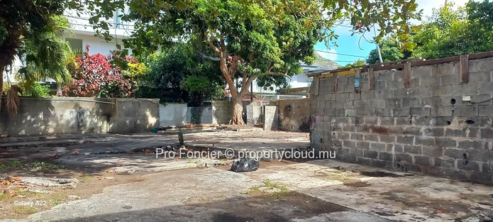 Plot of Land for sale in Quatre-Bornes - Great Commercial Investment