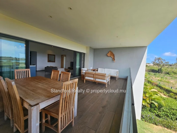 Beachfront Apartment with Sea View for Rent – 2 Bedrooms, North