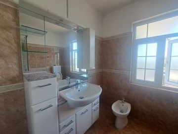 6 Bedroom House