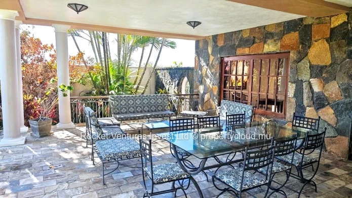 Villa élégante avec 4 chambres à louer et à vendre, Floréal – Centre