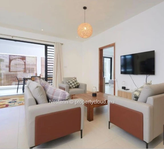 3-bed modern apartment steps from the beach